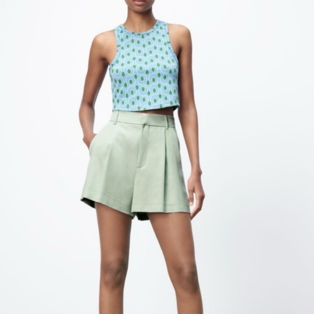 Zara| Sage Green High Waisted Pleated Shorts, Stretchy Waistband•••Size M
